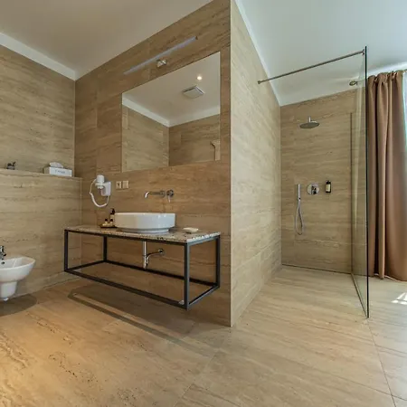 فندق Wellness Pivovar Monopol تبليتسه