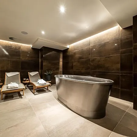 Wellness Pivovar Monopol فندق 4*