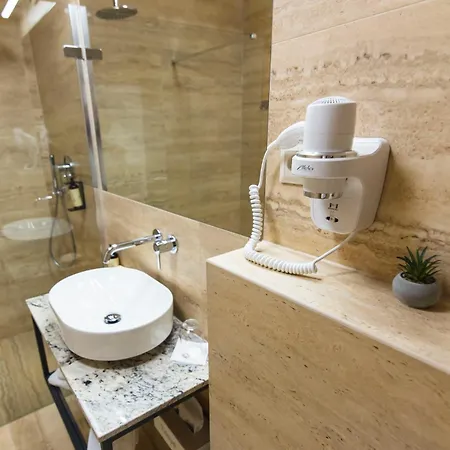 فندق Wellness Pivovar Monopol تبليتسه