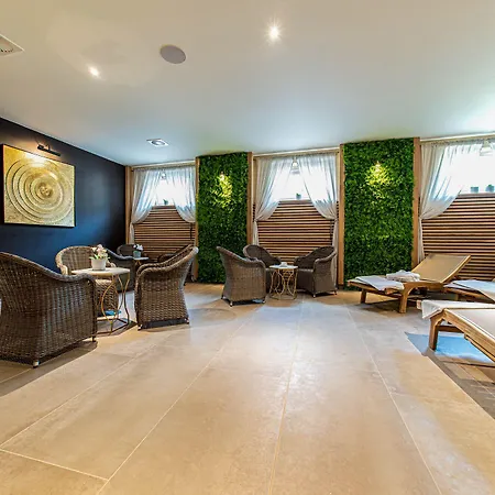 Wellness Pivovar Monopol מלון 4*