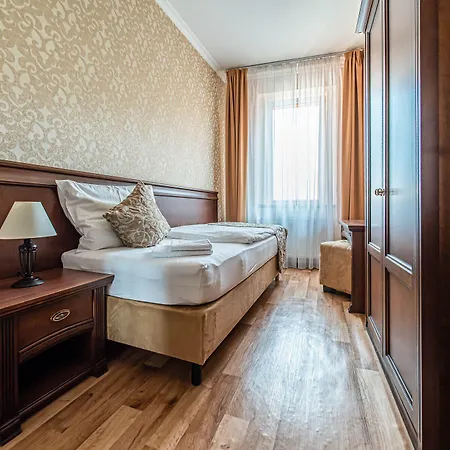 מלון Wellness Pivovar Monopol 4*